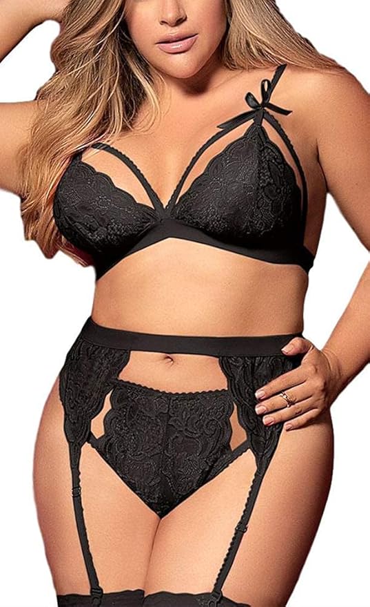 curvy boudoir outfit idea from Ella Lust that is a black matching lingerie set